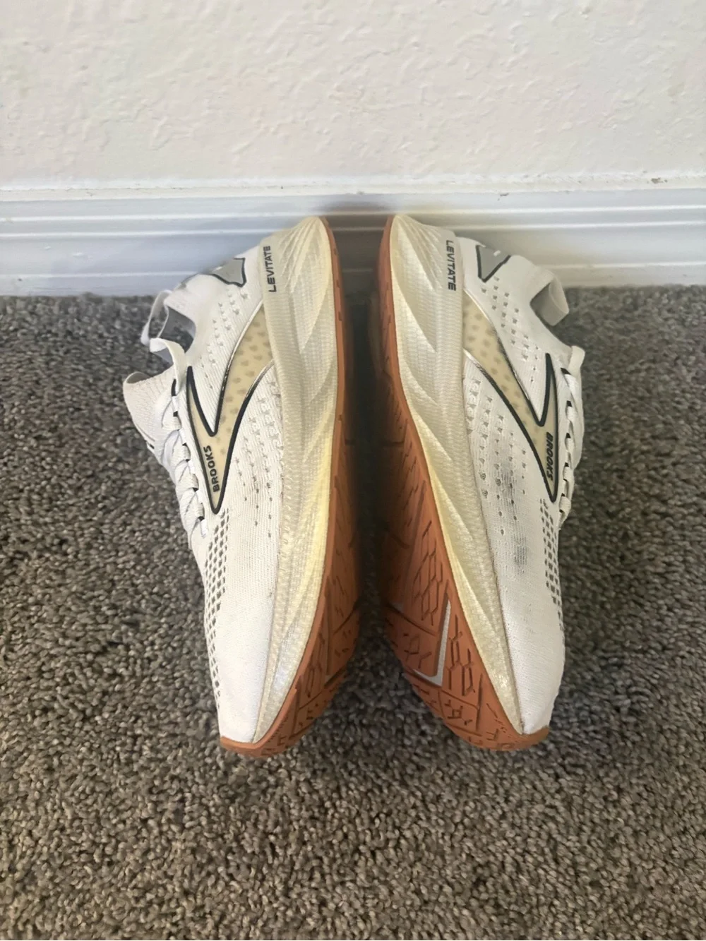 Brooks Levitate 6 Size 6 - Picture 8 of 13